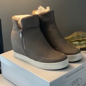 Steve Madden Gray Sneakers Modern Minimalist Design